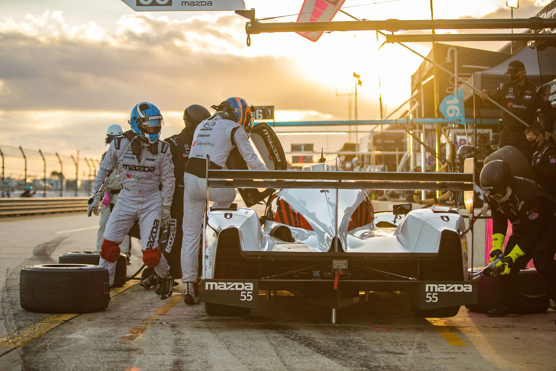 harry at Sebring pitstop