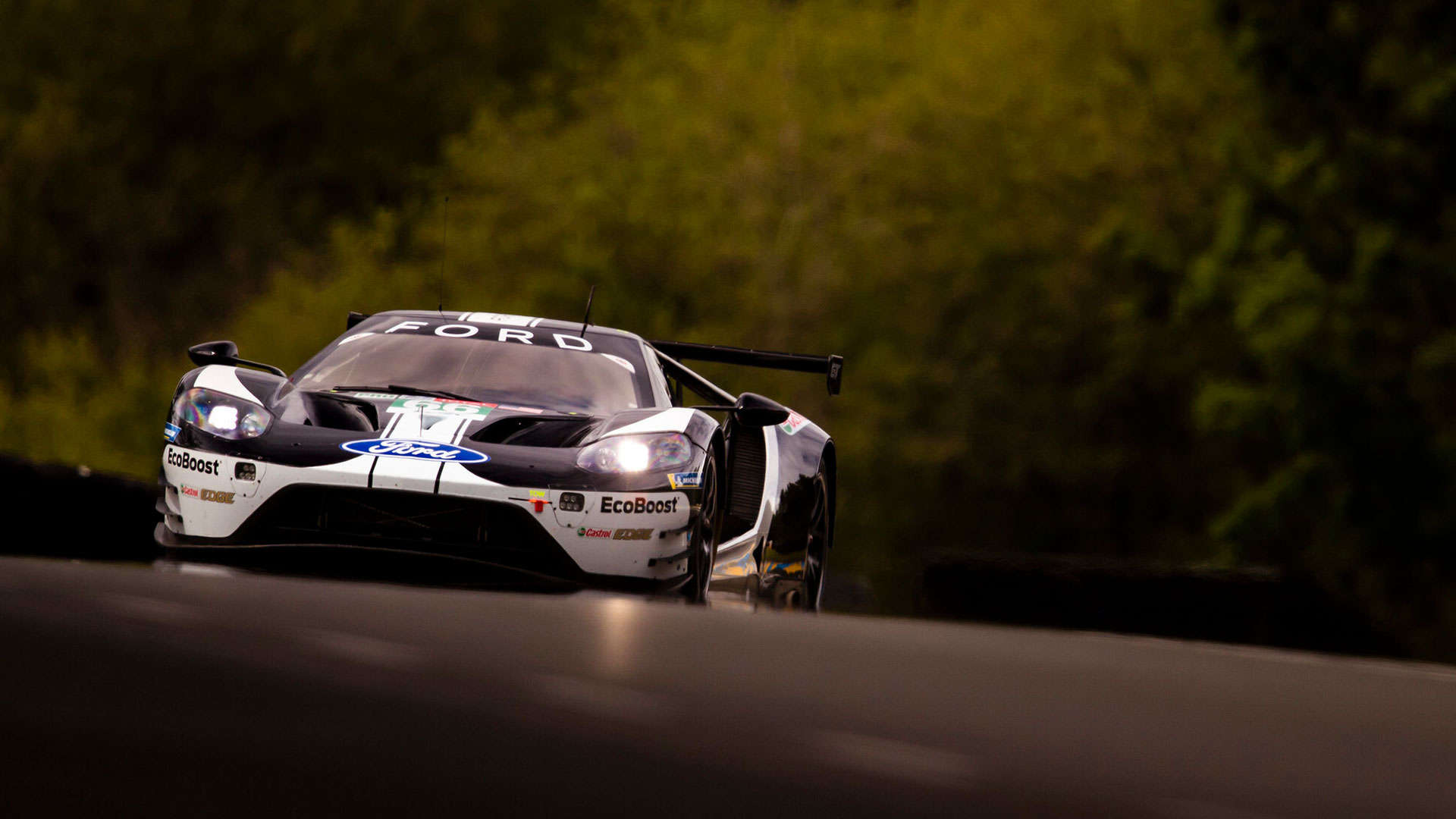 Ford GTE coming over hill