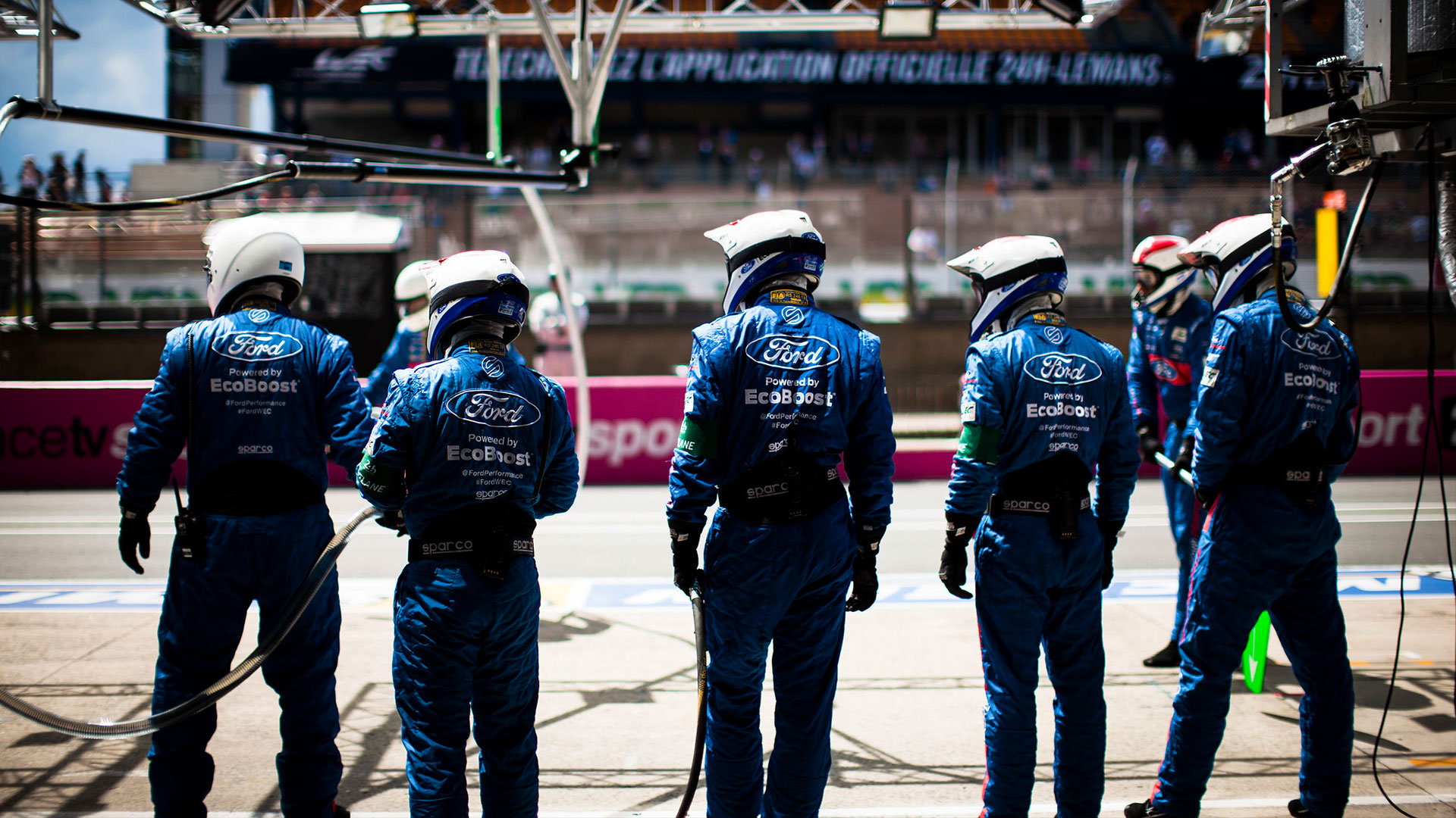 Team in pitstop