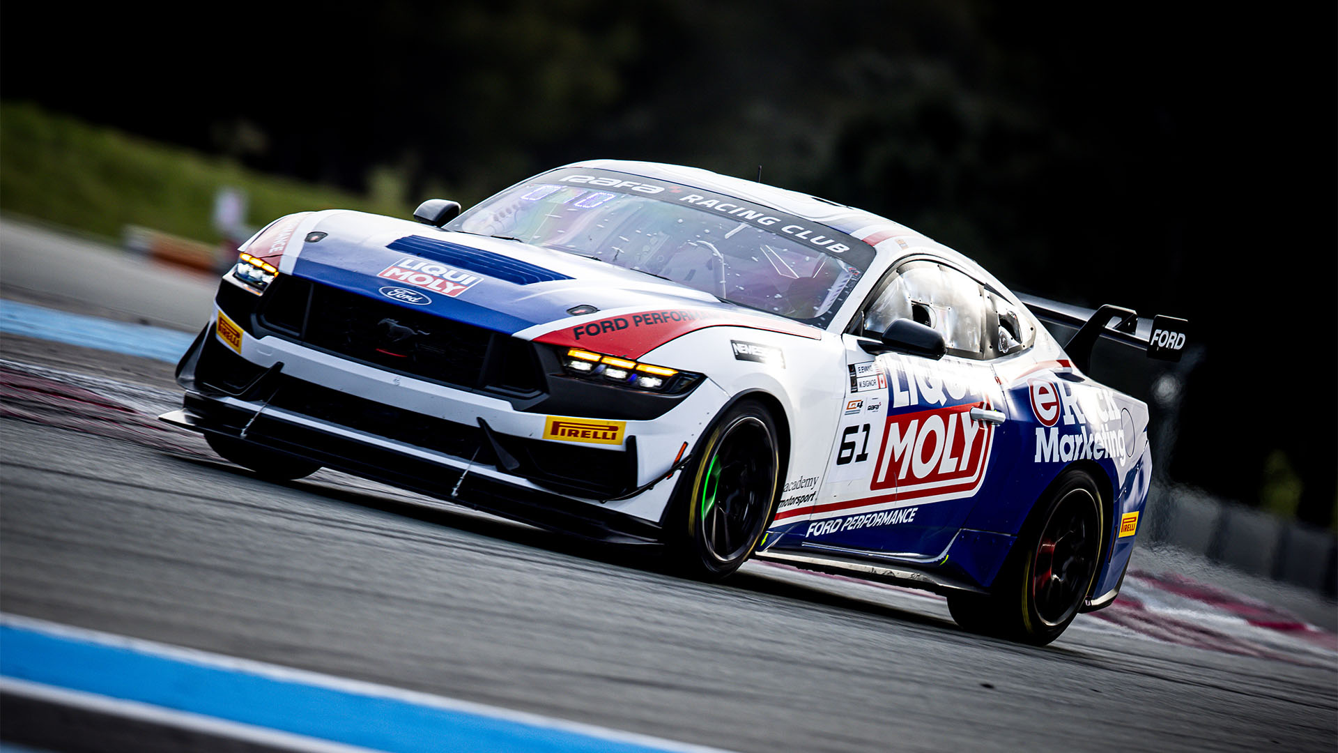 GT4 ontrack