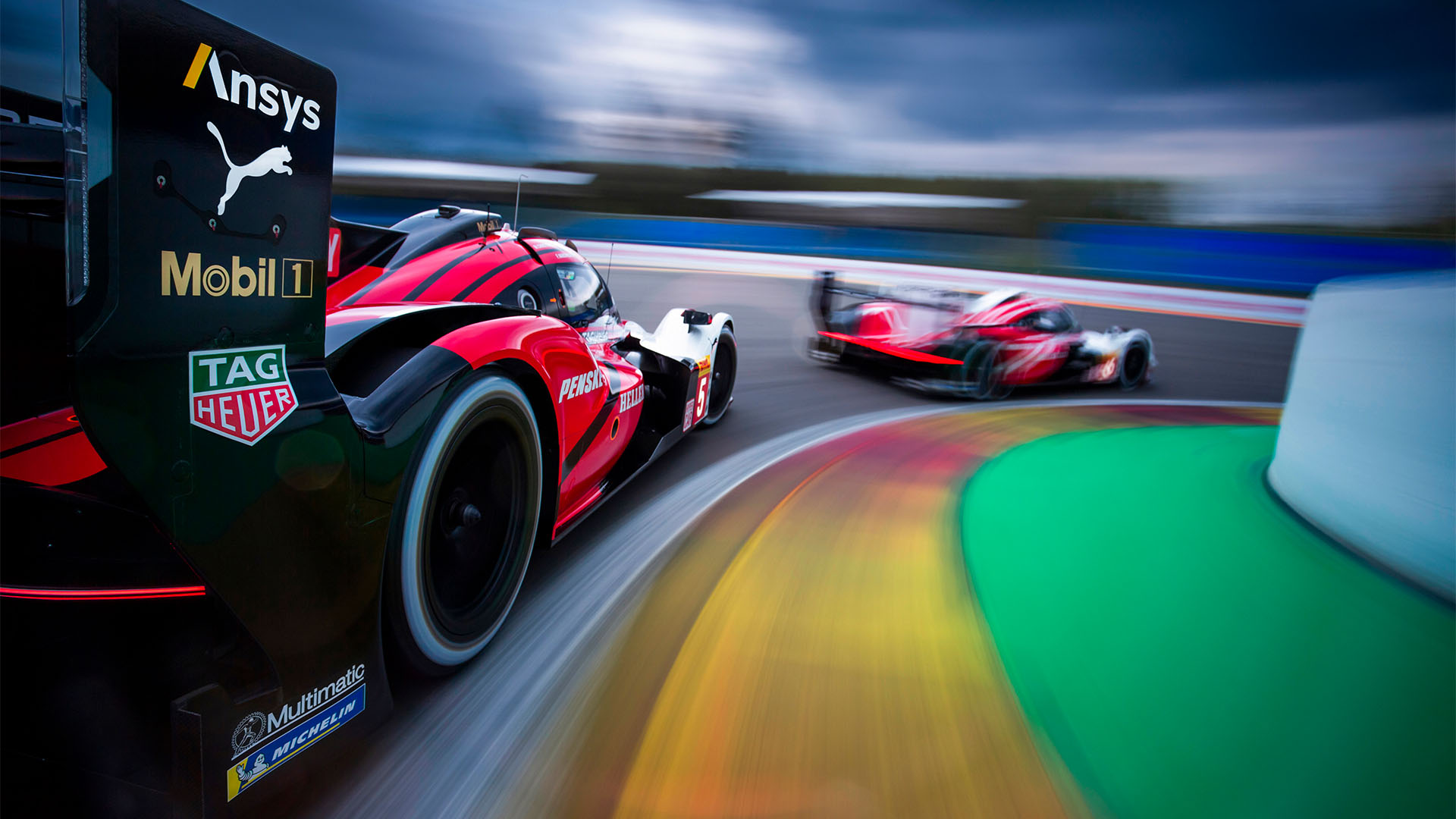 WEC Porsche 963 racing around a bend